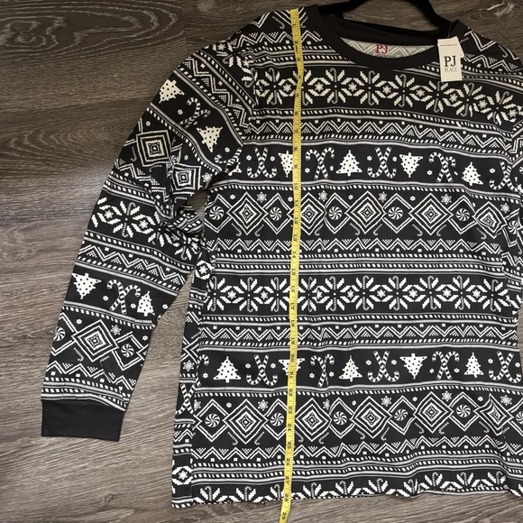 Unisex Snowflake And Candy Cane Christmas Pajamas Black & White Size Large -NWT - Picture 5 of 9